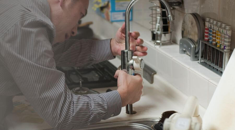 Expert burst pipe repair services in Mobeetie, TX